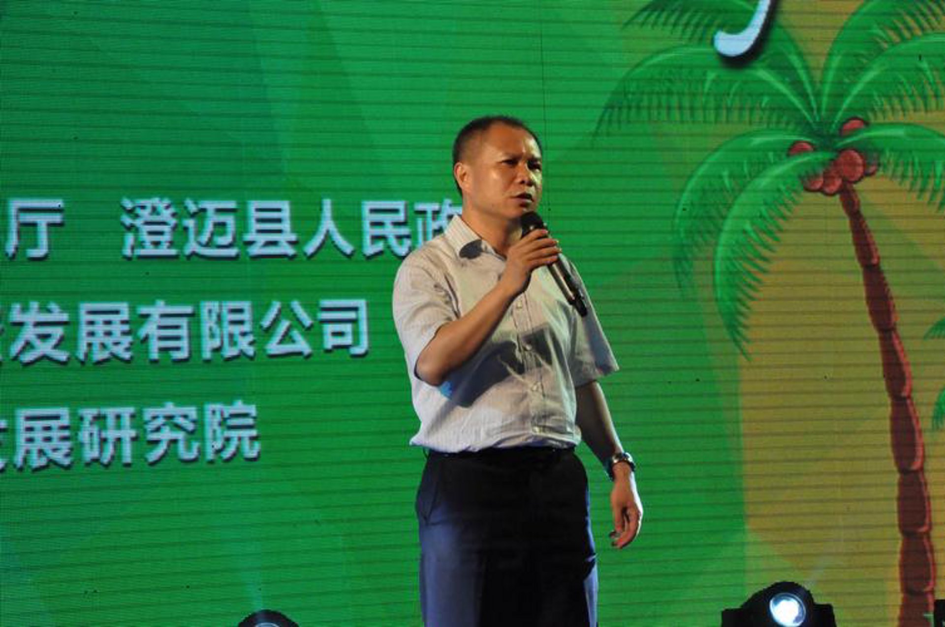 格洛尔出入境